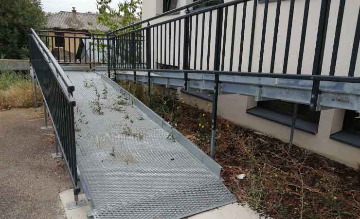 Rampe maçonnée avec garde-corps à Rennes